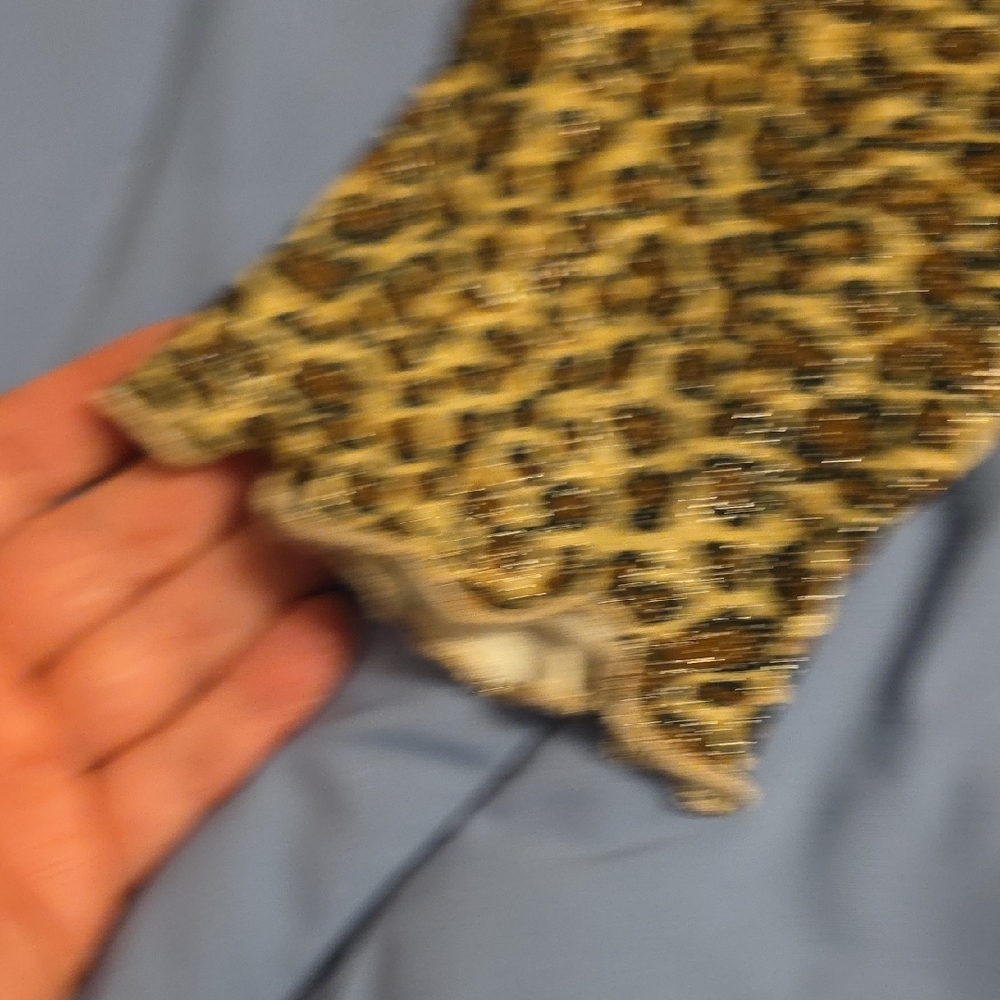 Leopard Print Ruffle Hem Top - Picture 5 of 8